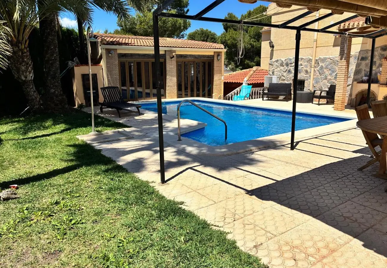 4-bedroom Villa In Torrevieja, Spain (257 M²)
