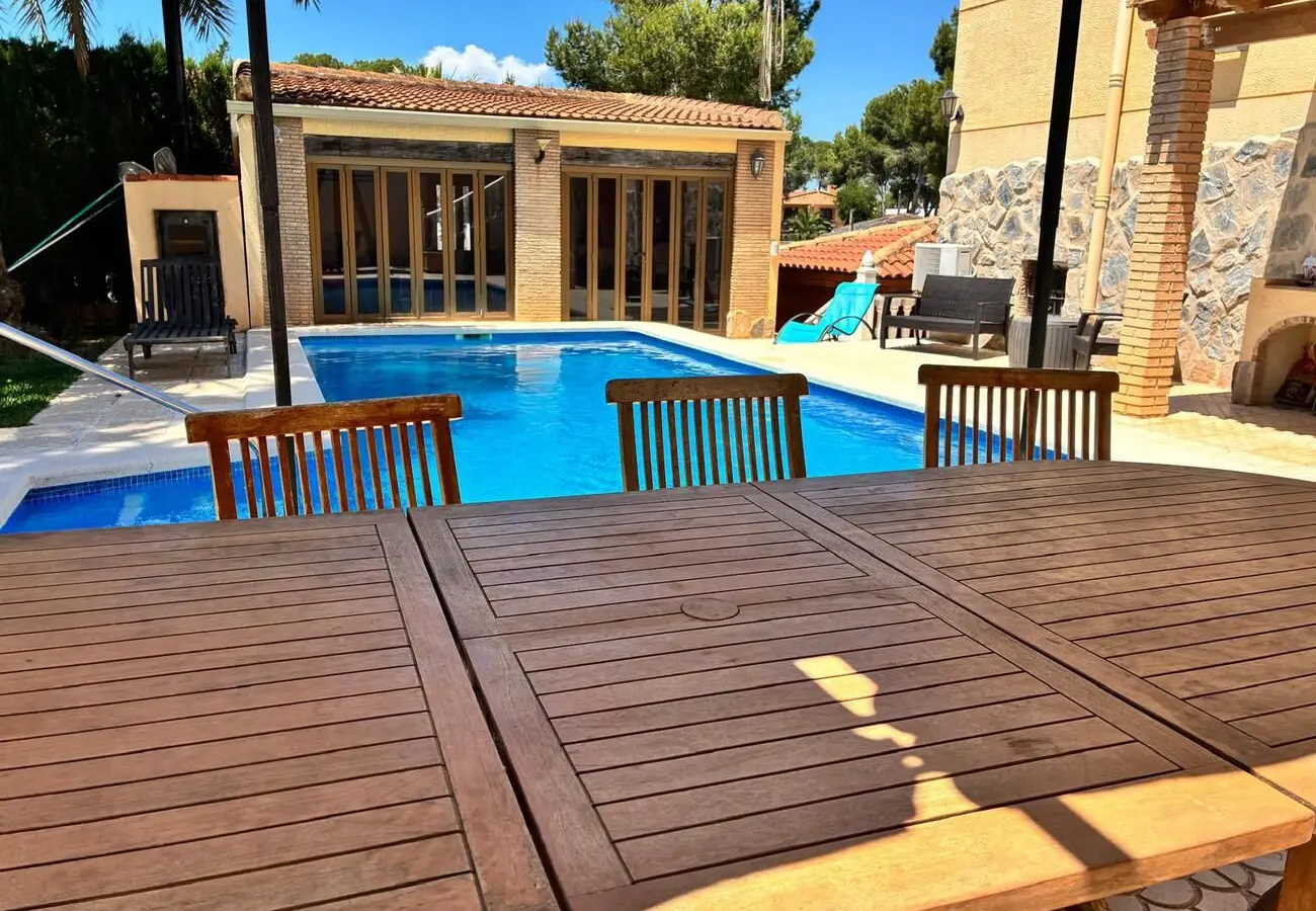 4-bedroom Villa In Torrevieja, Spain (257 M²)