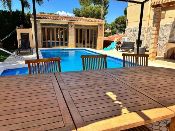 4-bedroom Villa In Torrevieja, Spain (257 M²)