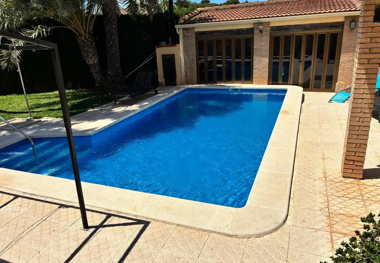 4-bedroom Villa In Torrevieja, Spain (257 M²)