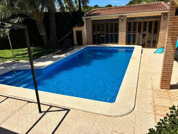 4-bedroom Villa In Torrevieja, Spain (257 M²)