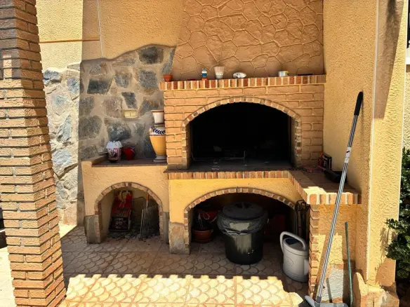 4-bedroom Villa In Torrevieja, Spain (257 M²)