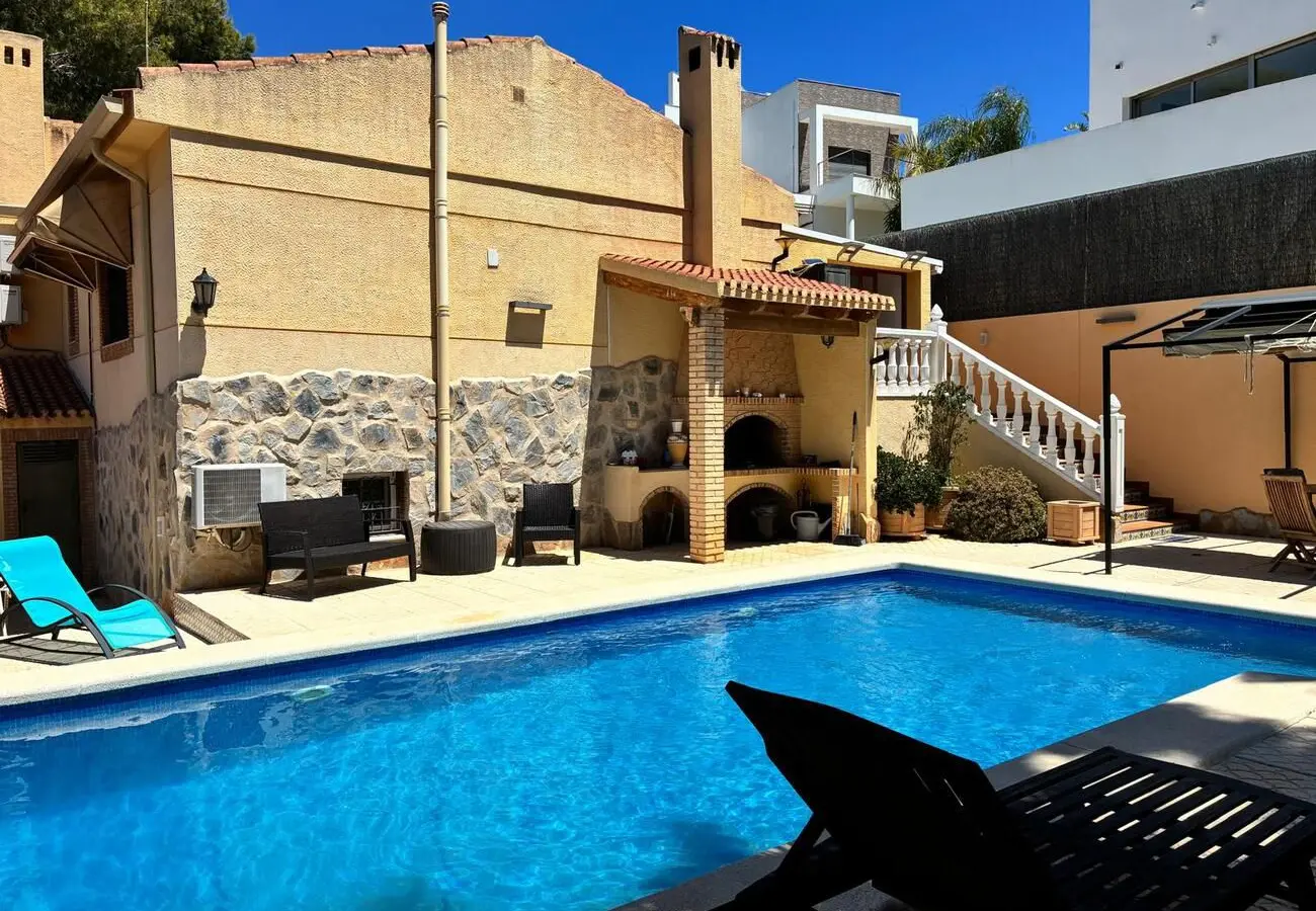 4-bedroom Villa In Torrevieja, Spain (257 M²)