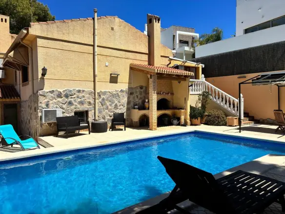 4-bedroom Villa In Torrevieja, Spain (257 M²)