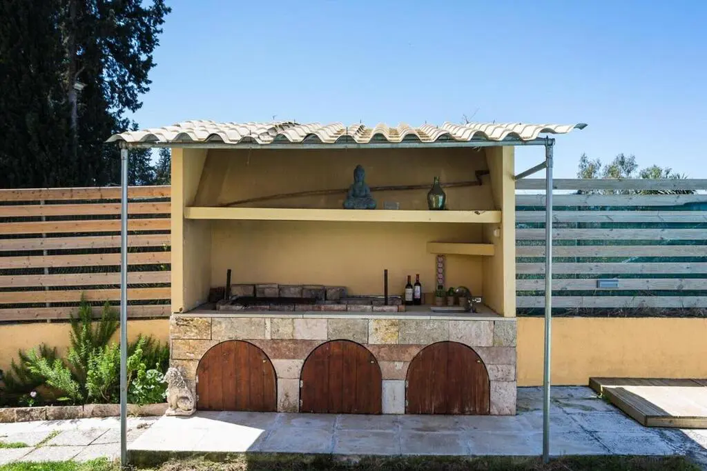 Villa Of 330 M² In Corfu