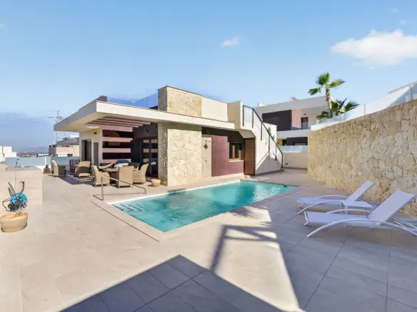 Villa Of 97 M² In Rojales, Spain