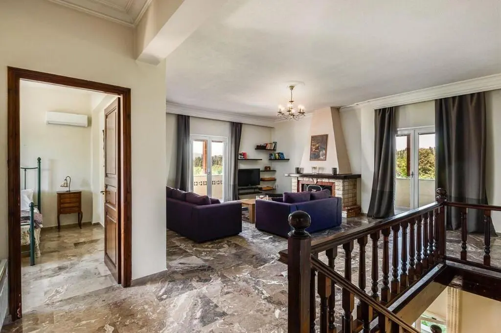 Villa Of 330 M² In Corfu