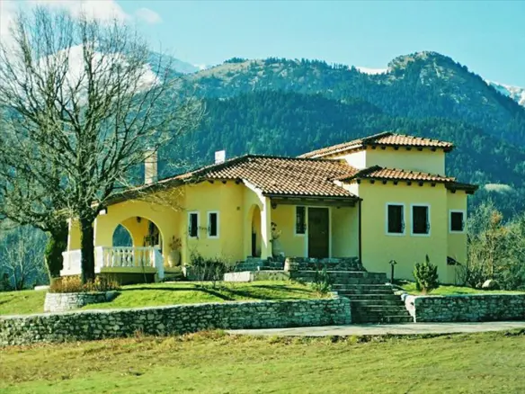 Villa Of 235 M² In Central Greece