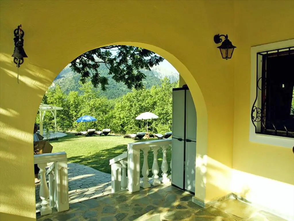 Villa Of 235 M² In Central Greece