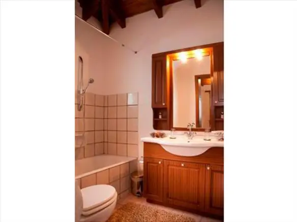 Villa Of 235 M² In Central Greece