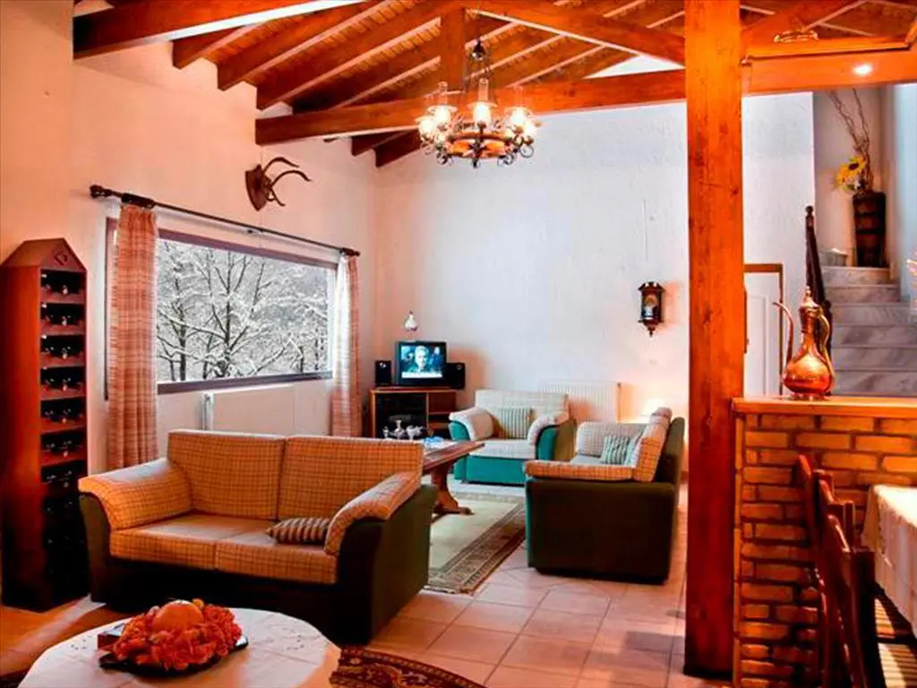 Villa Of 235 M² In Central Greece