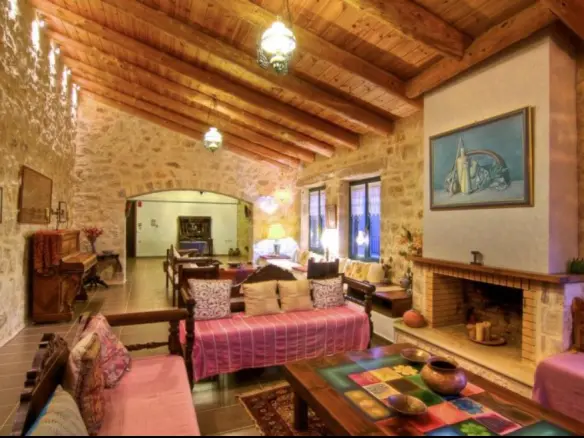Villa Of 450 M² In Crete