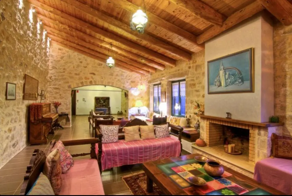 Villa Of 450 M² In Crete