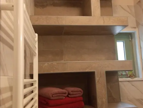 Hotel Of 354 M² With In Athens