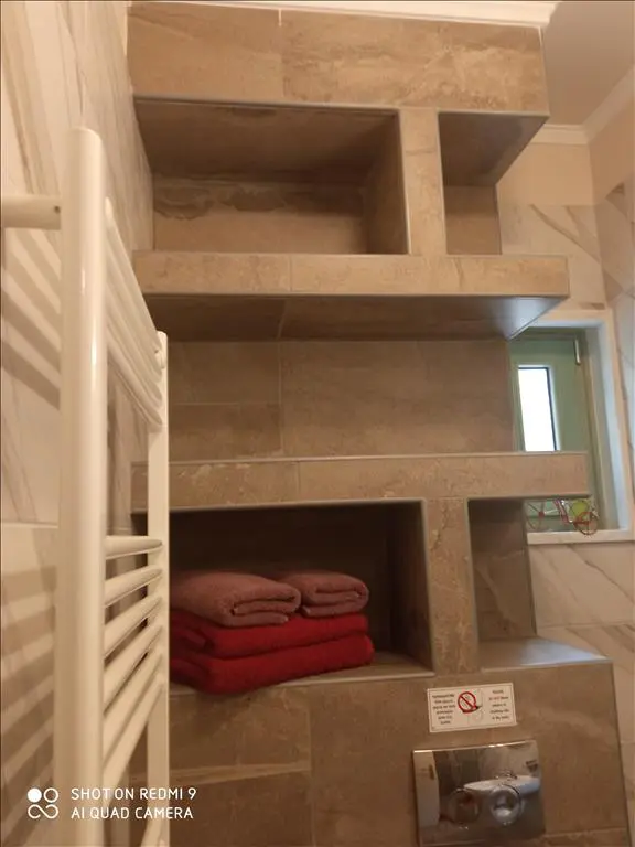 Hotel Of 354 M² With In Athens