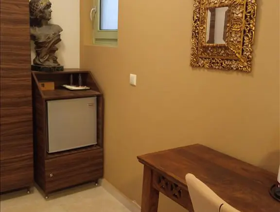 Hotel Of 354 M² With In Athens