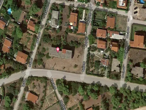Land Of 2100 M² In Attica