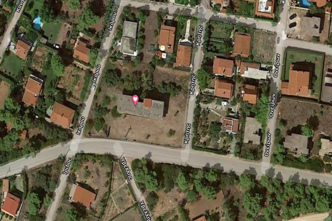 Land Of 2100 M² In Attica