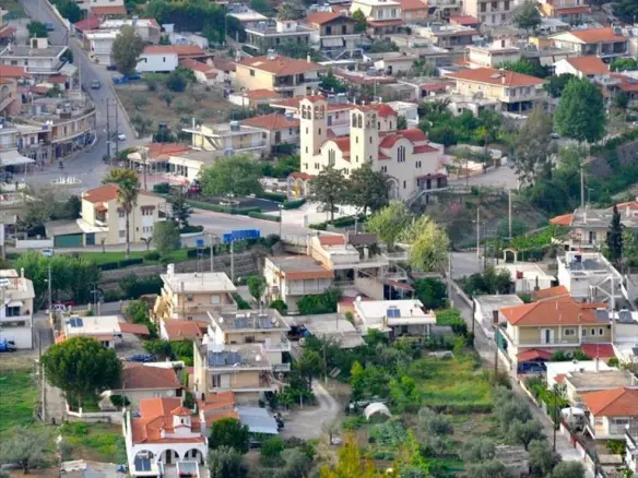 Land Of 14086 M² In Attica