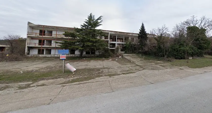 Hotel Of 1600 M² In North Greece