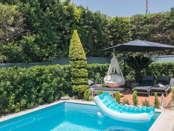 Detached House Of 270 M² In Athens