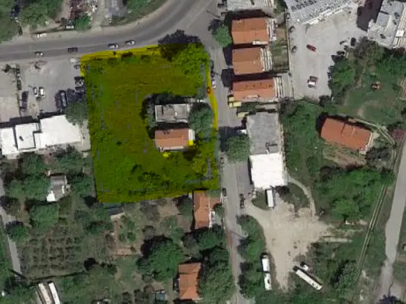 Land Of 3777 M² In Xanthi