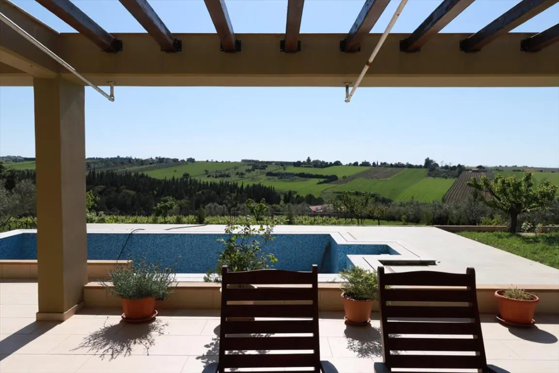 Villa Of 500 M² In The Suburbs Of Thessaloniki