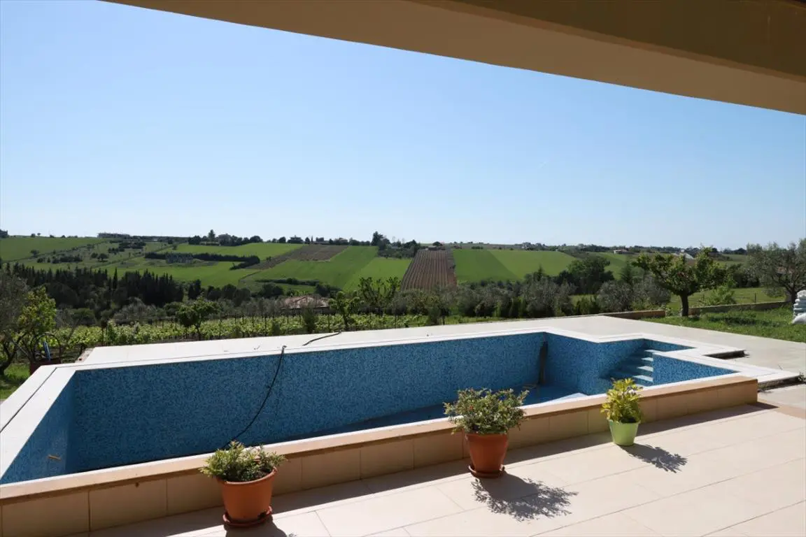 Villa Of 500 M² In The Suburbs Of Thessaloniki
