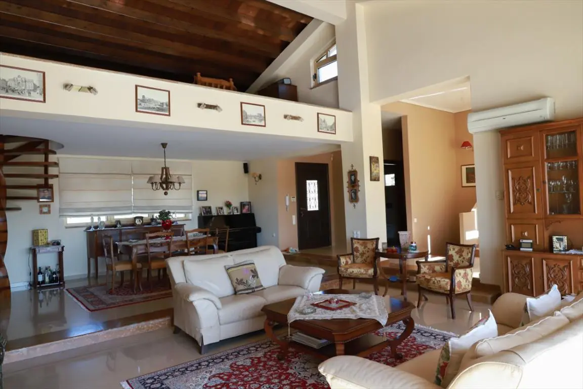 Villa Of 500 M² In The Suburbs Of Thessaloniki