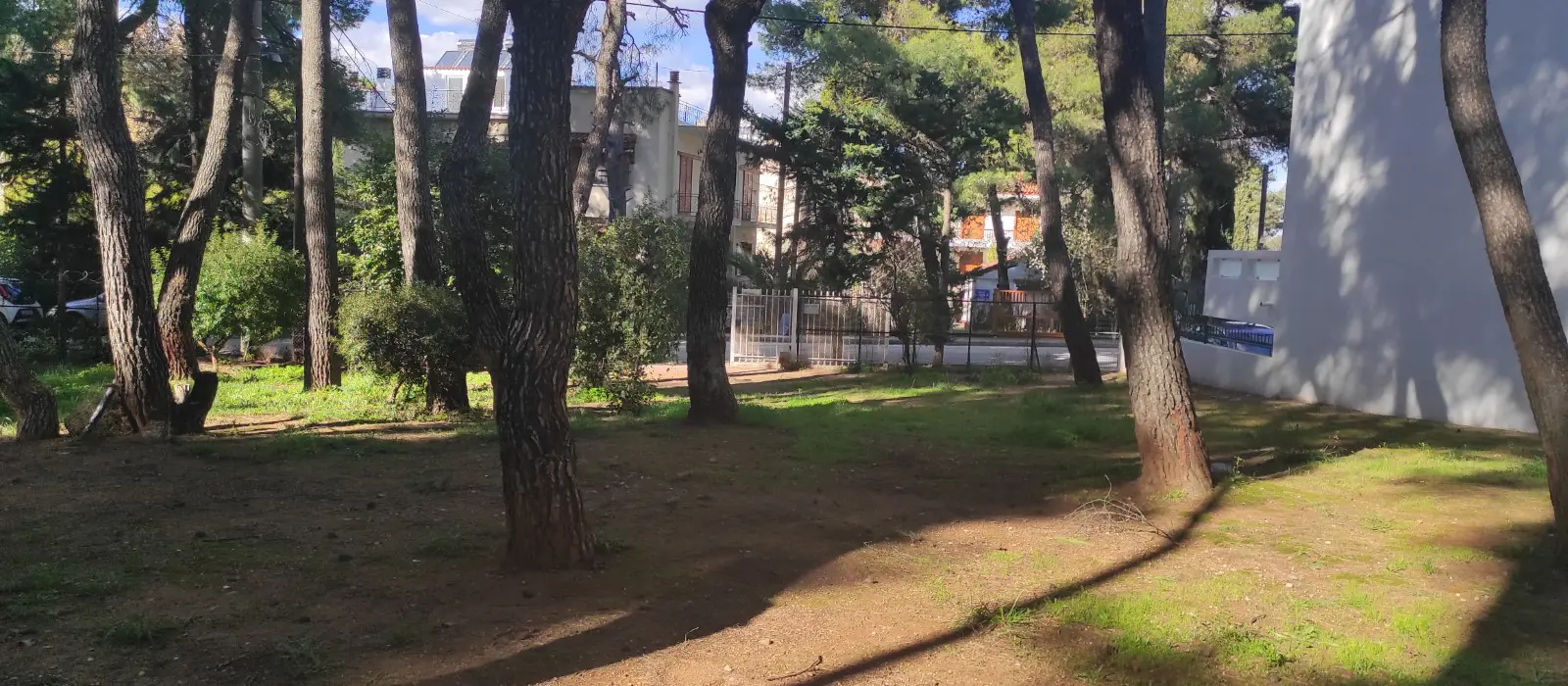 Land Of 960 M² In Athens