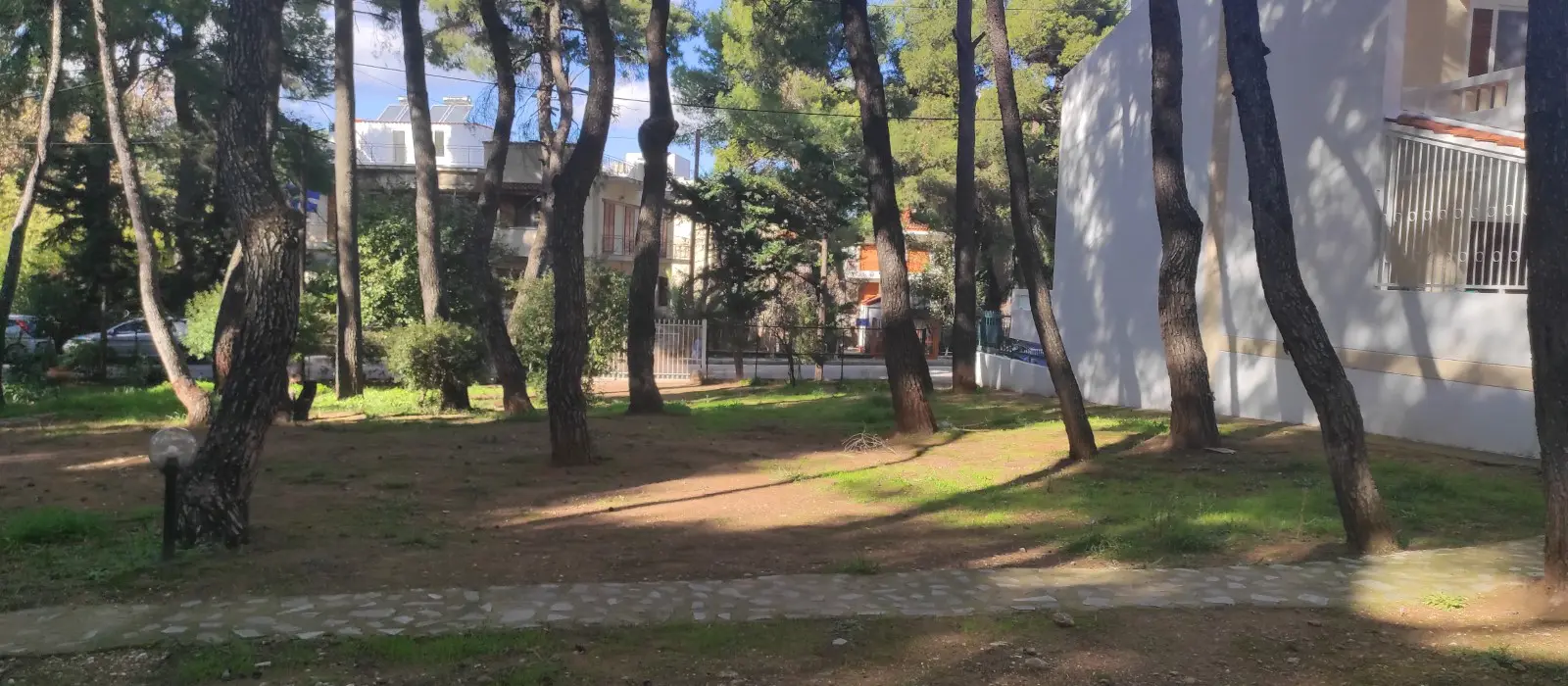 Land Of 960 M² In Athens