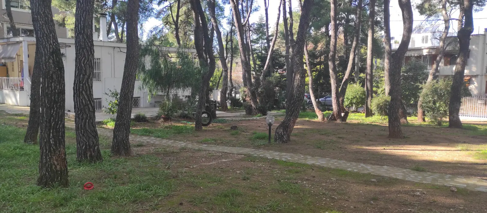 Land Of 960 M² In Athens