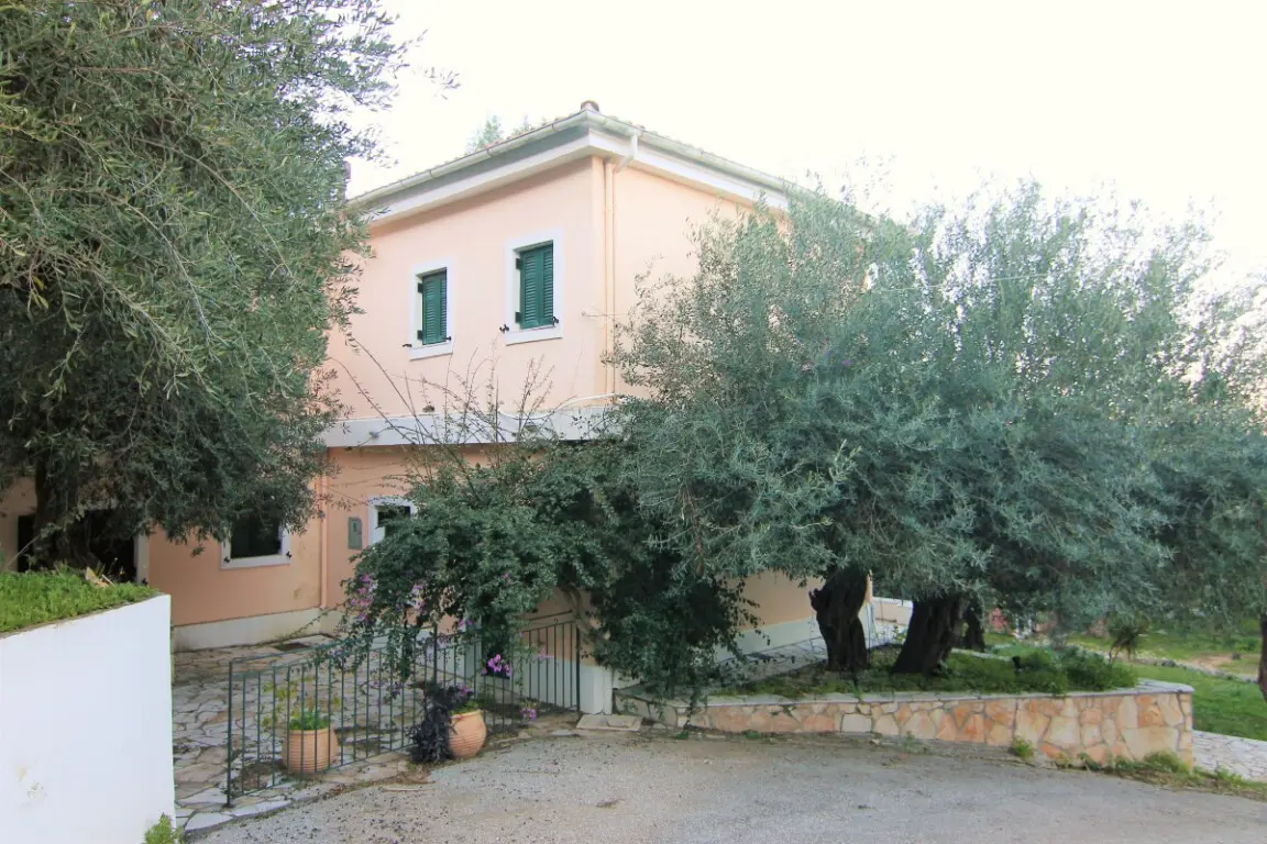 Villa Of 400 M² In Corfu