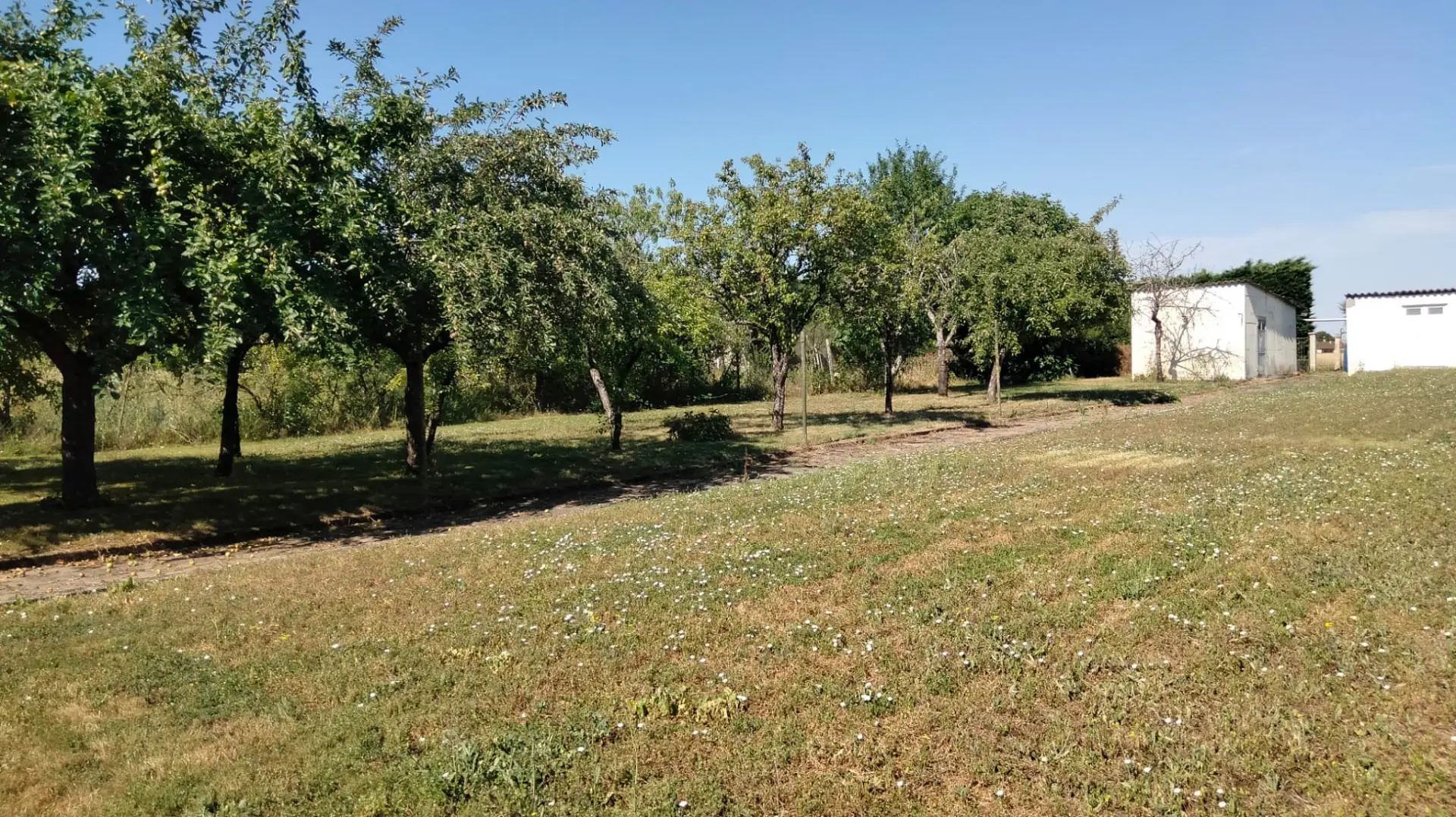 Village House Of 0 M² With Gardens, Garage, Outbuildings, 3 Bedrooms, 2 Bathrooms In Mauprevoir