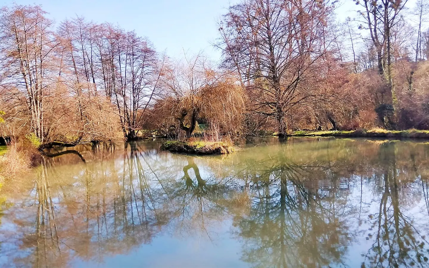 Watermill Of 80000 M² With Stream, Lake, Waterfall, Woodland, Guest House In Charente