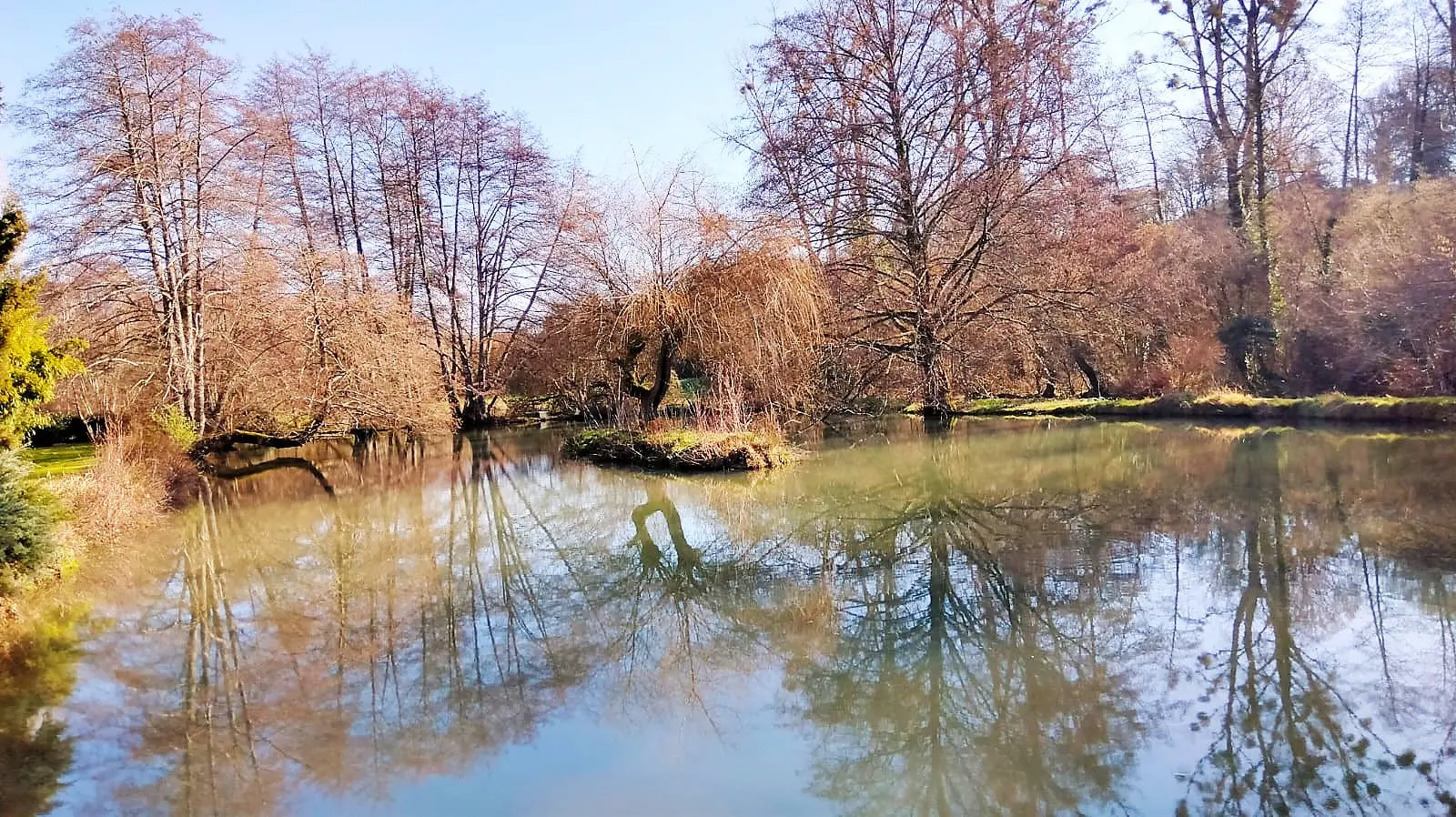 Watermill Of 80000 M² With Stream, Lake, Waterfall, Woodland, Guest House In Charente
