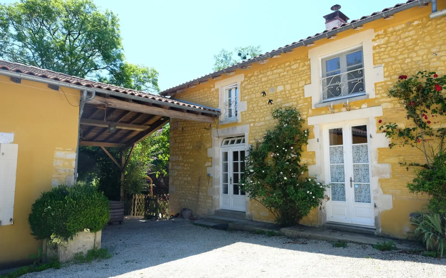 Watermill Of 80000 M² With Stream, Lake, Waterfall, Woodland, Guest House In Charente