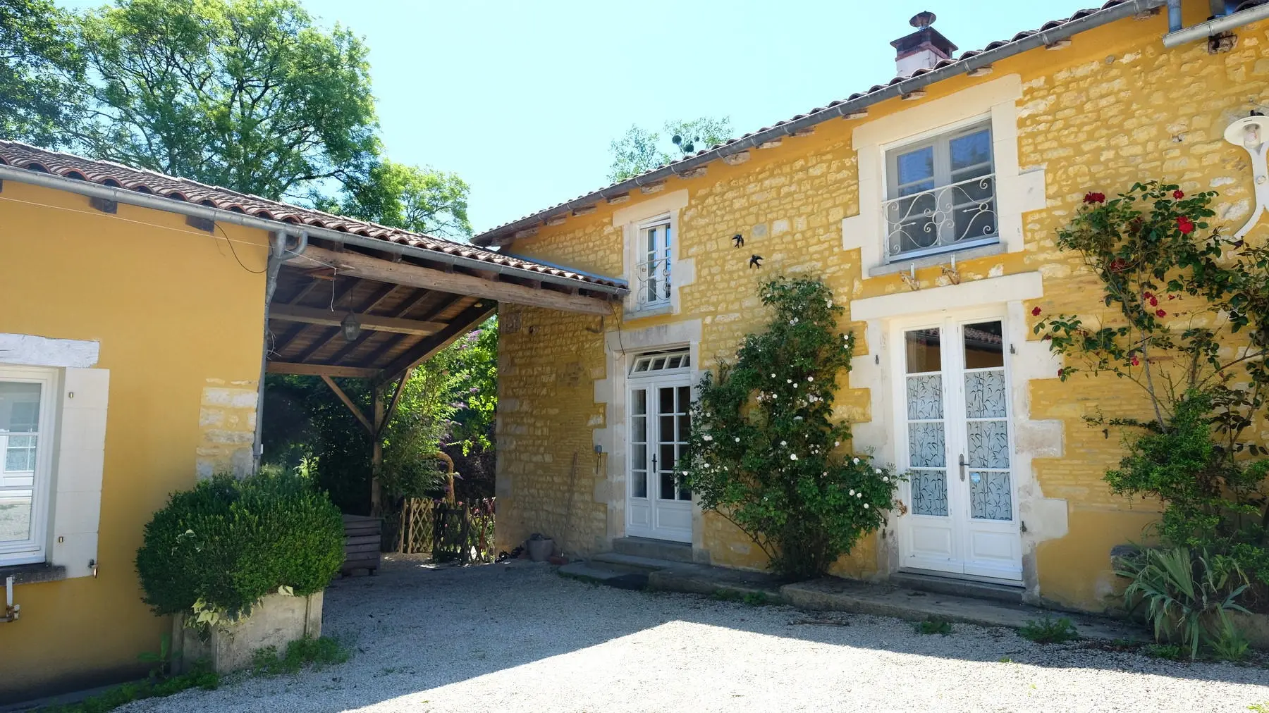 Watermill Of 80000 M² With Stream, Lake, Waterfall, Woodland, Guest House In Charente