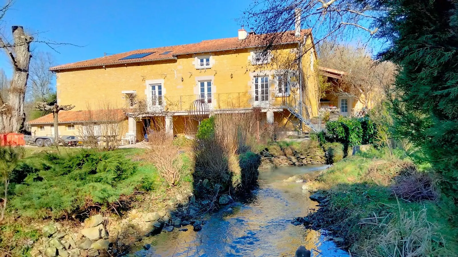 Watermill Of 80000 M² With Stream, Lake, Waterfall, Woodland, Guest House In Charente