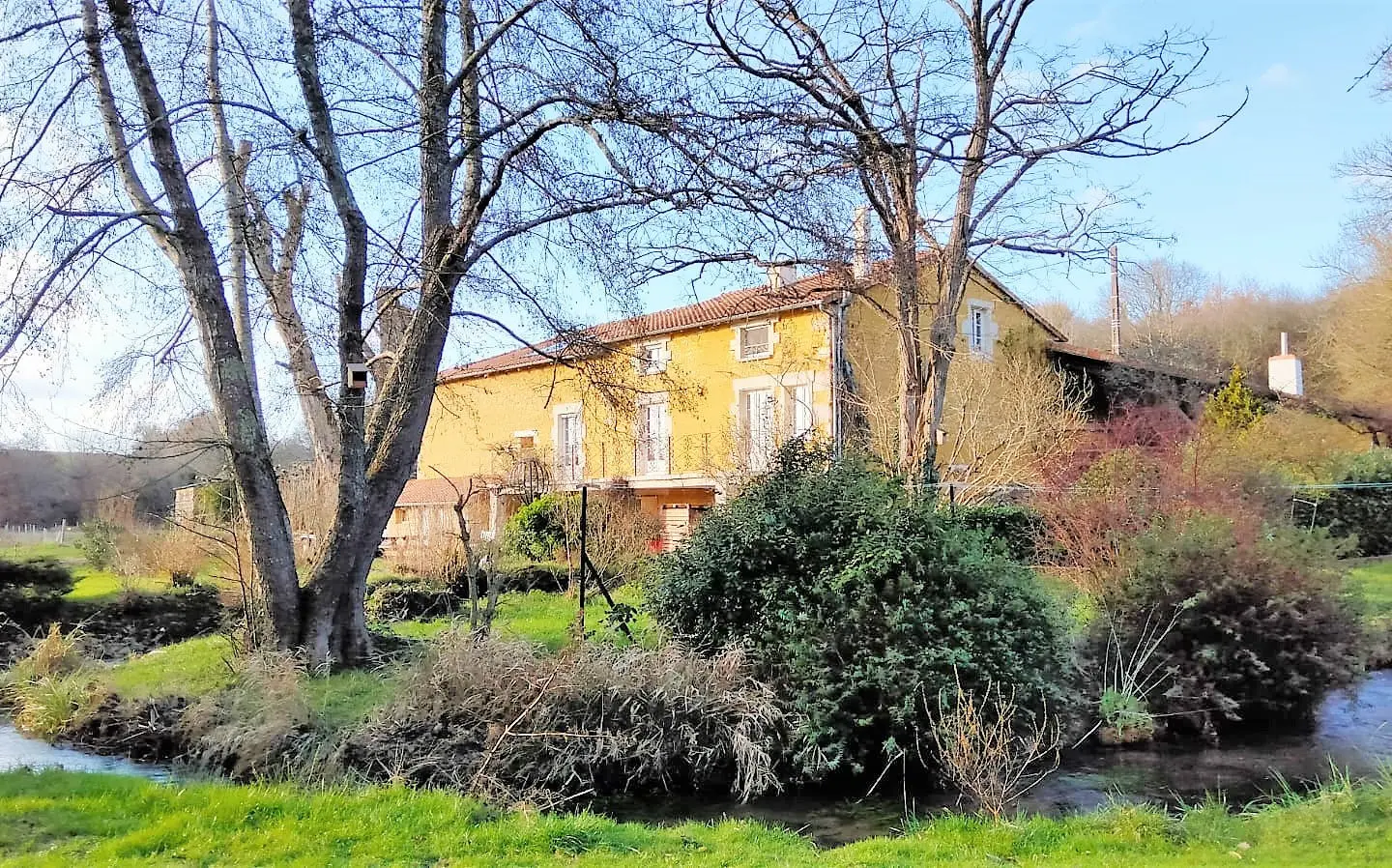 Watermill Of 80000 M² With Stream, Lake, Waterfall, Woodland, Guest House In Charente