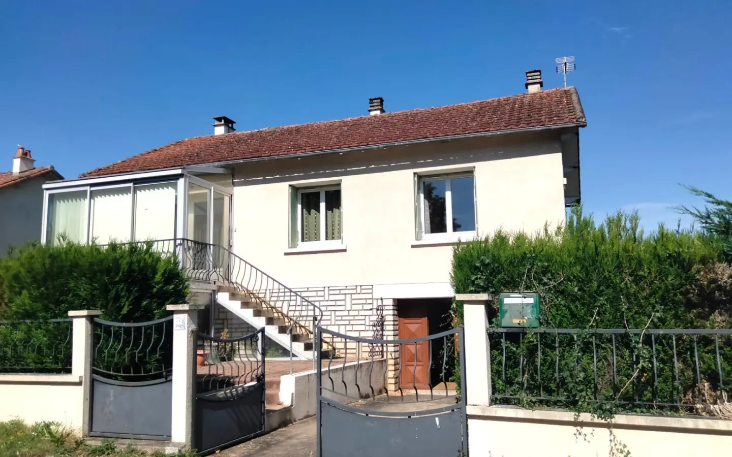 Village House Of 84 M² With Gardens, Garage, Outbuildings, 3 Bedrooms, 2 Bathrooms In Mauprevoir