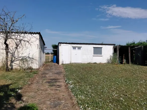 Village House Of 84 M² With Gardens, Garage, Outbuildings, 3 Bedrooms, 2 Bathrooms In Mauprevoir