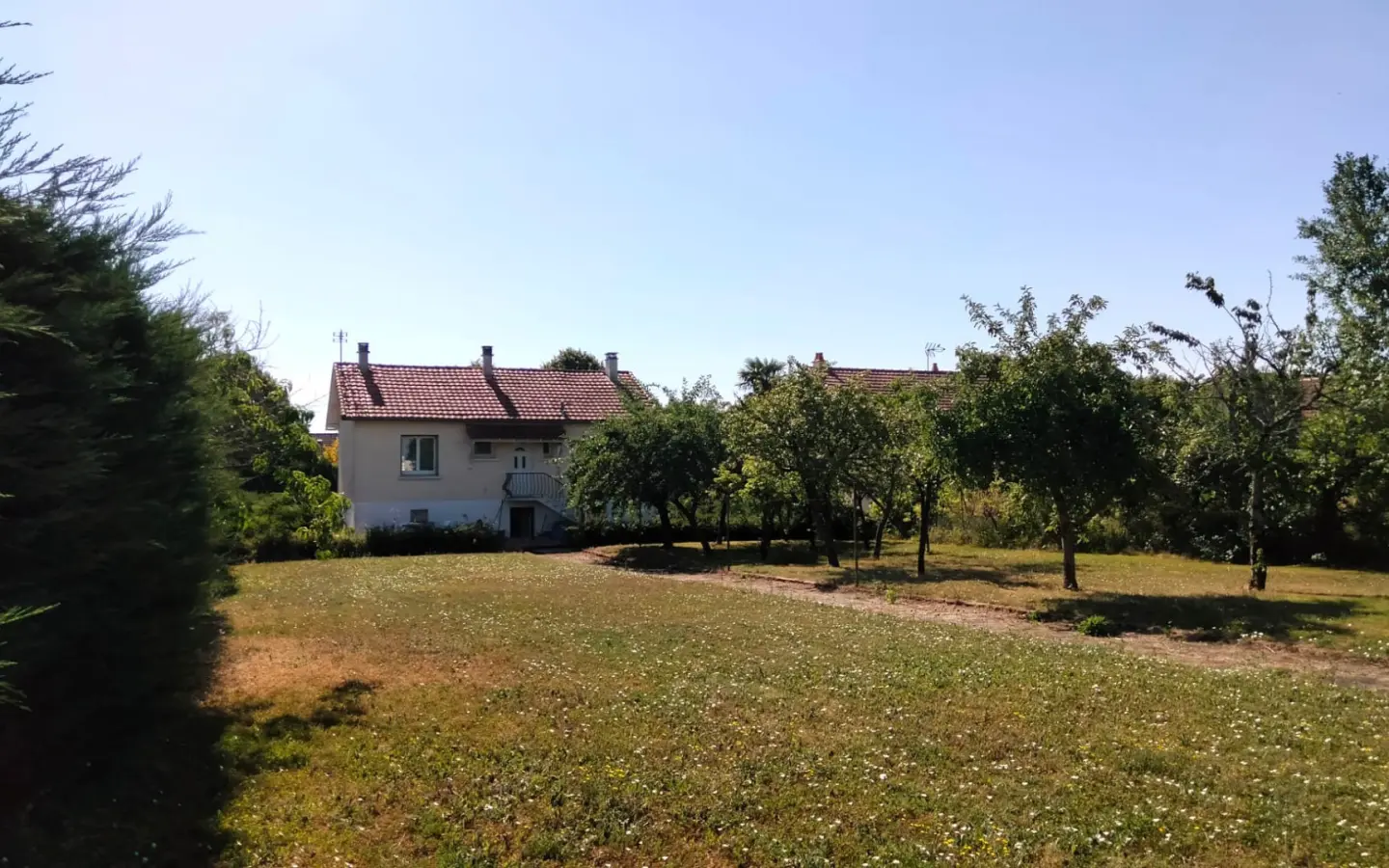 Village House Of 84 M² With Gardens, Garage, Outbuildings, 3 Bedrooms, 2 Bathrooms In Mauprevoir