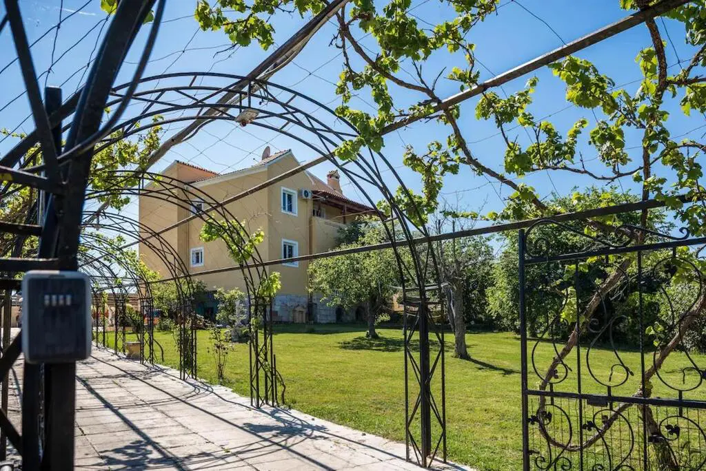 Villa Of 330 M² In Corfu