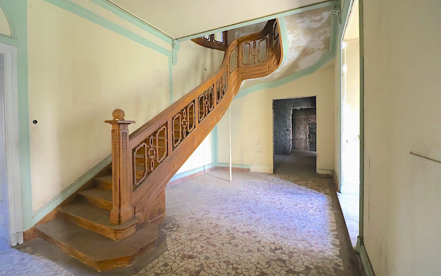 House Of 220 M² With Neo-romanian Style In Rosetti Square