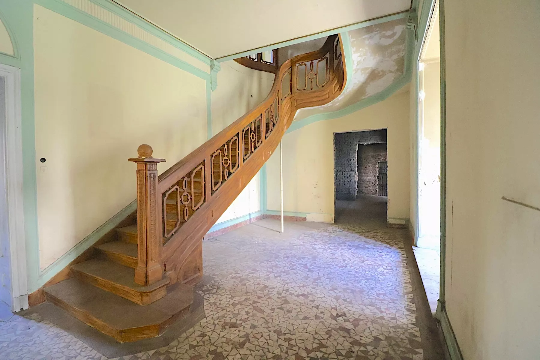 House Of 220 M² With Neo-romanian Style In Rosetti Square