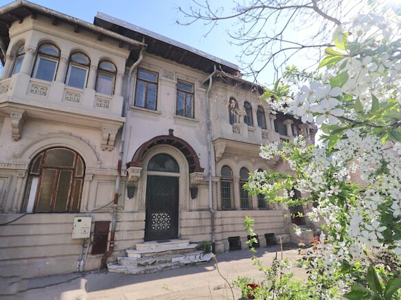 House Of 220 M² With Neo-romanian Style In Rosetti Square