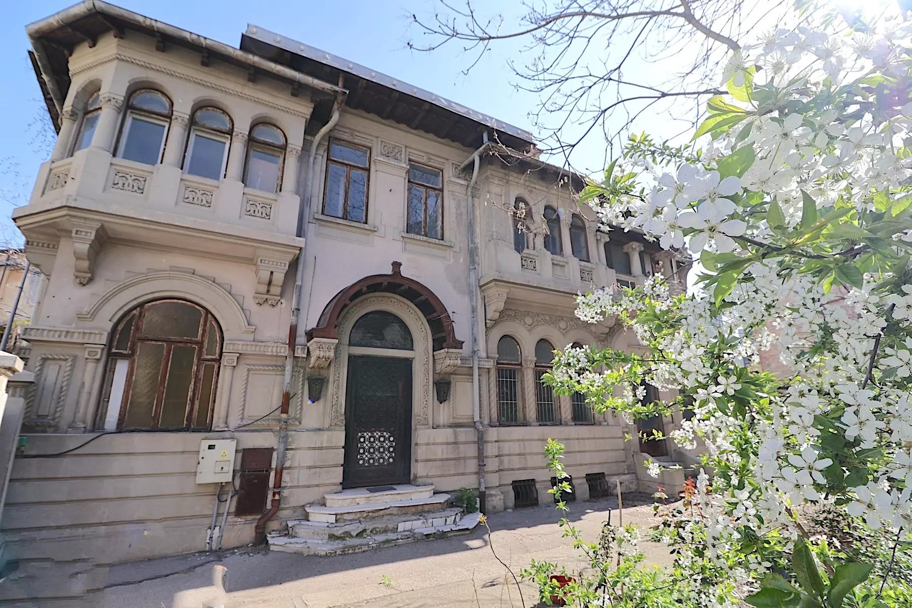 House Of 220 M² With Neo-romanian Style In Rosetti Square