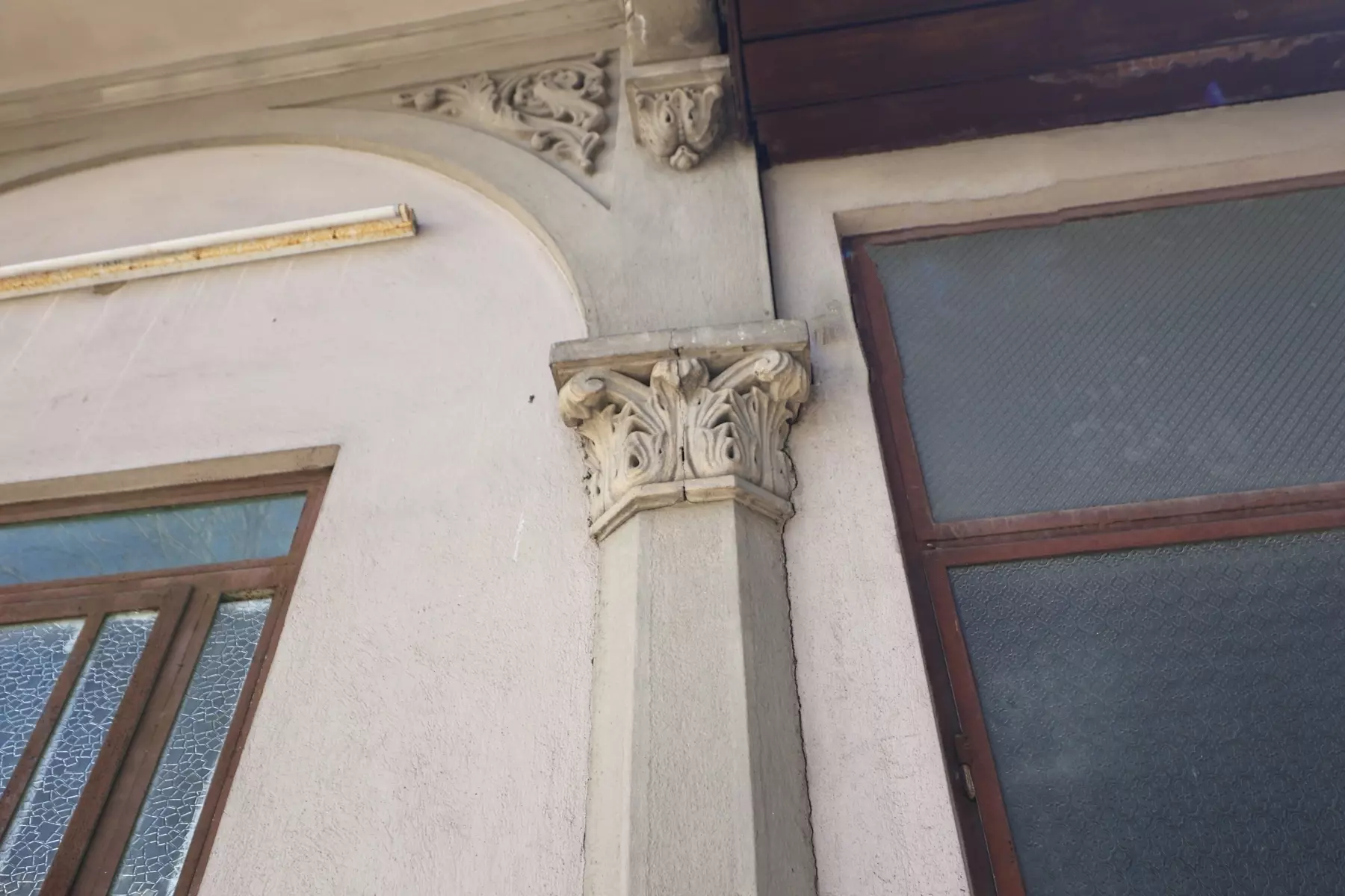House Of 220 M² With Neo-romanian Style In Rosetti Square