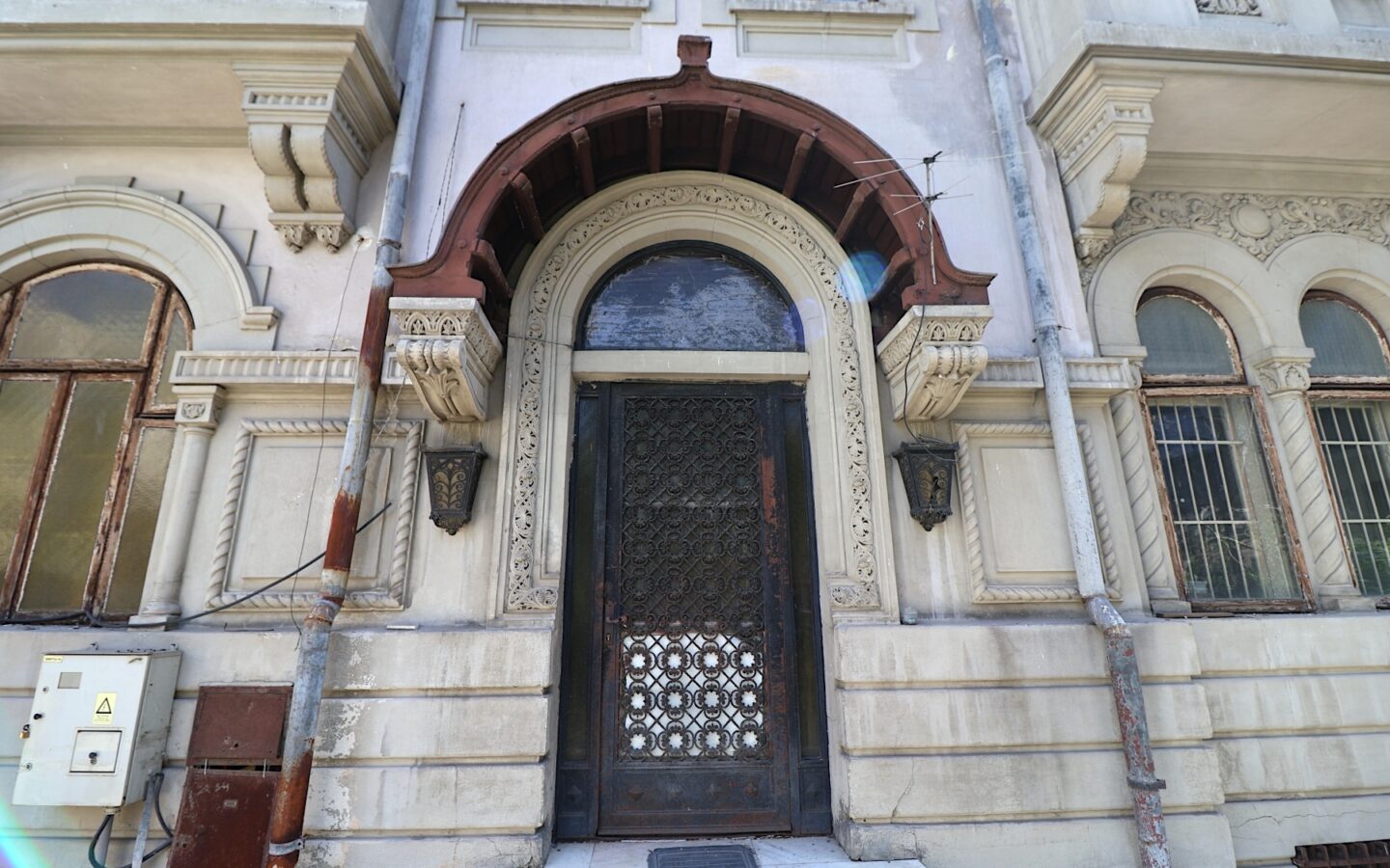 House Of 220 M² With Neo-romanian Style In Rosetti Square